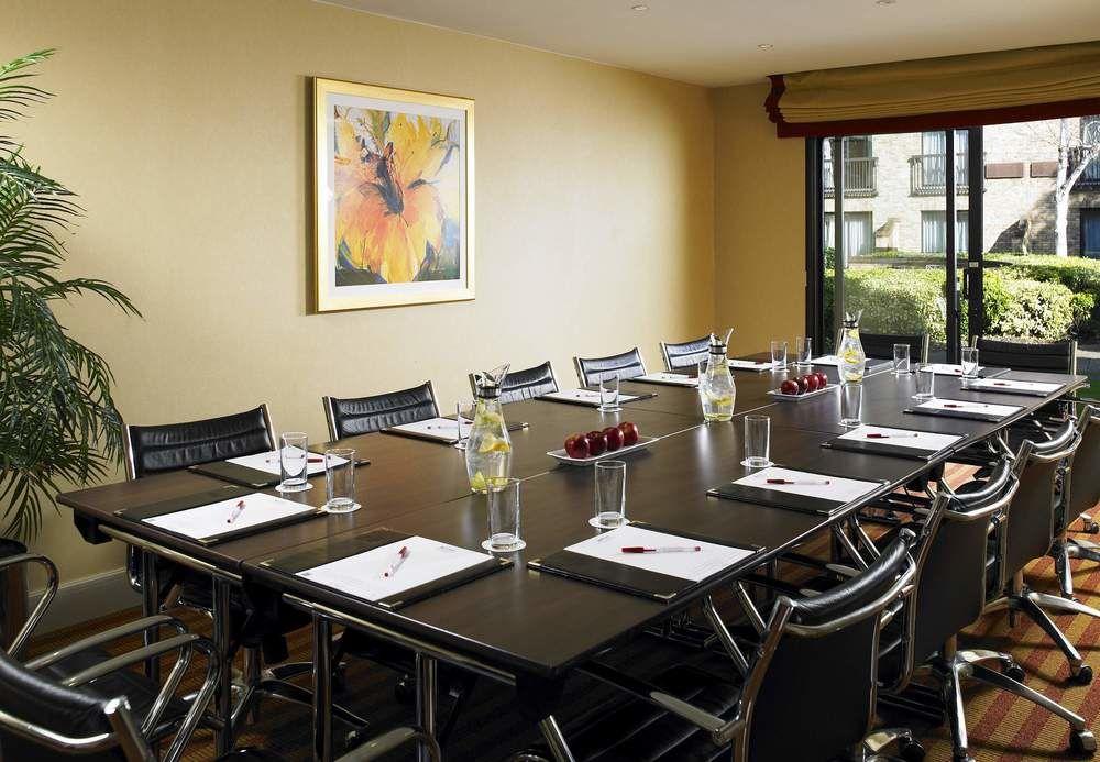 Delta Hotels By Marriott Cheshunt Broxbourne Buitenkant foto