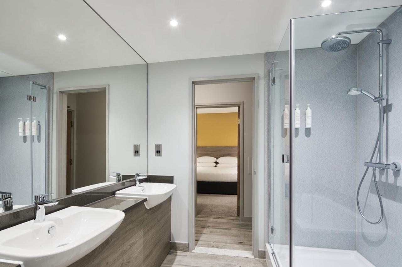 Delta Hotels By Marriott Cheshunt Broxbourne Buitenkant foto