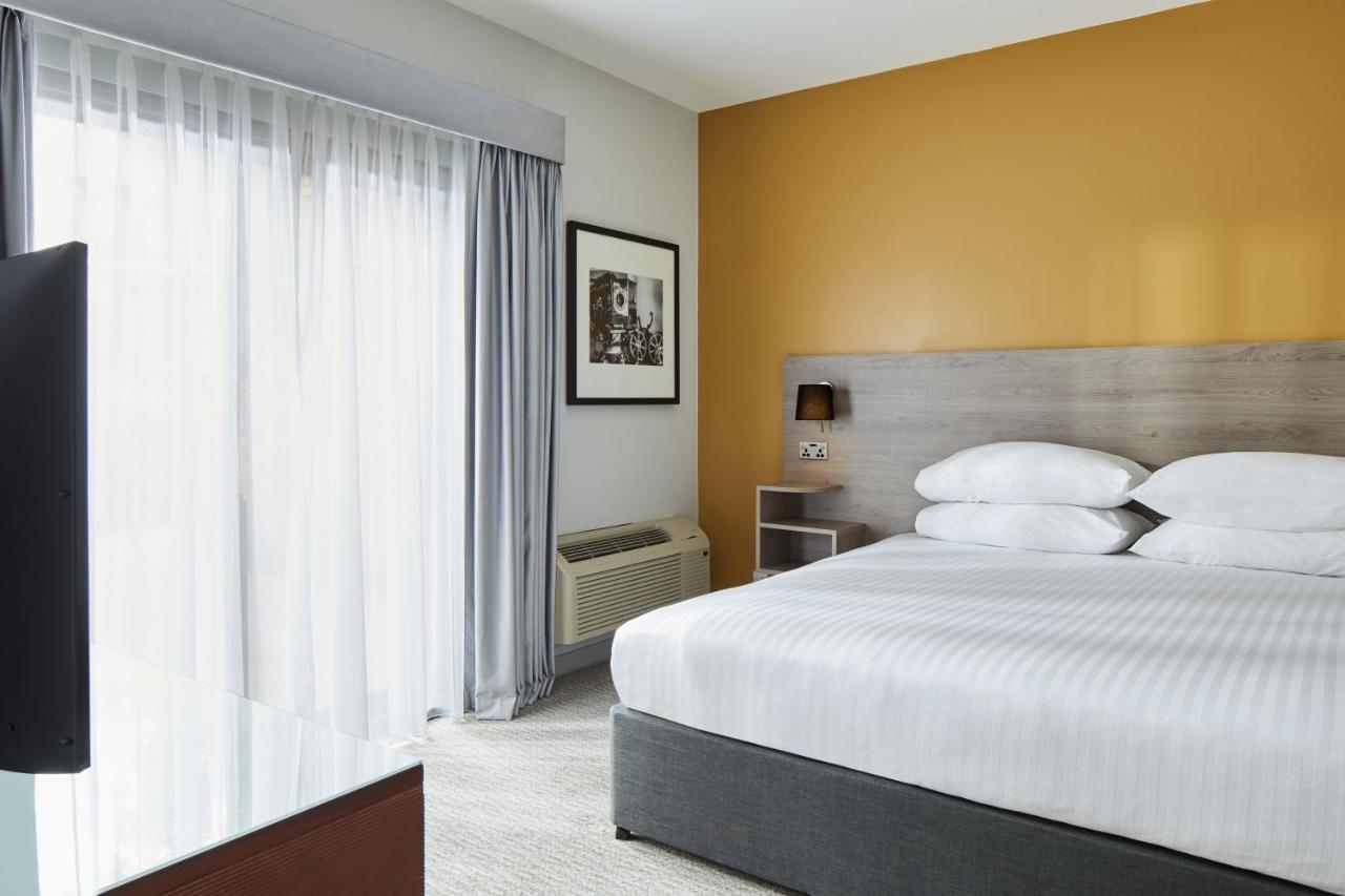 Delta Hotels By Marriott Cheshunt Broxbourne Buitenkant foto