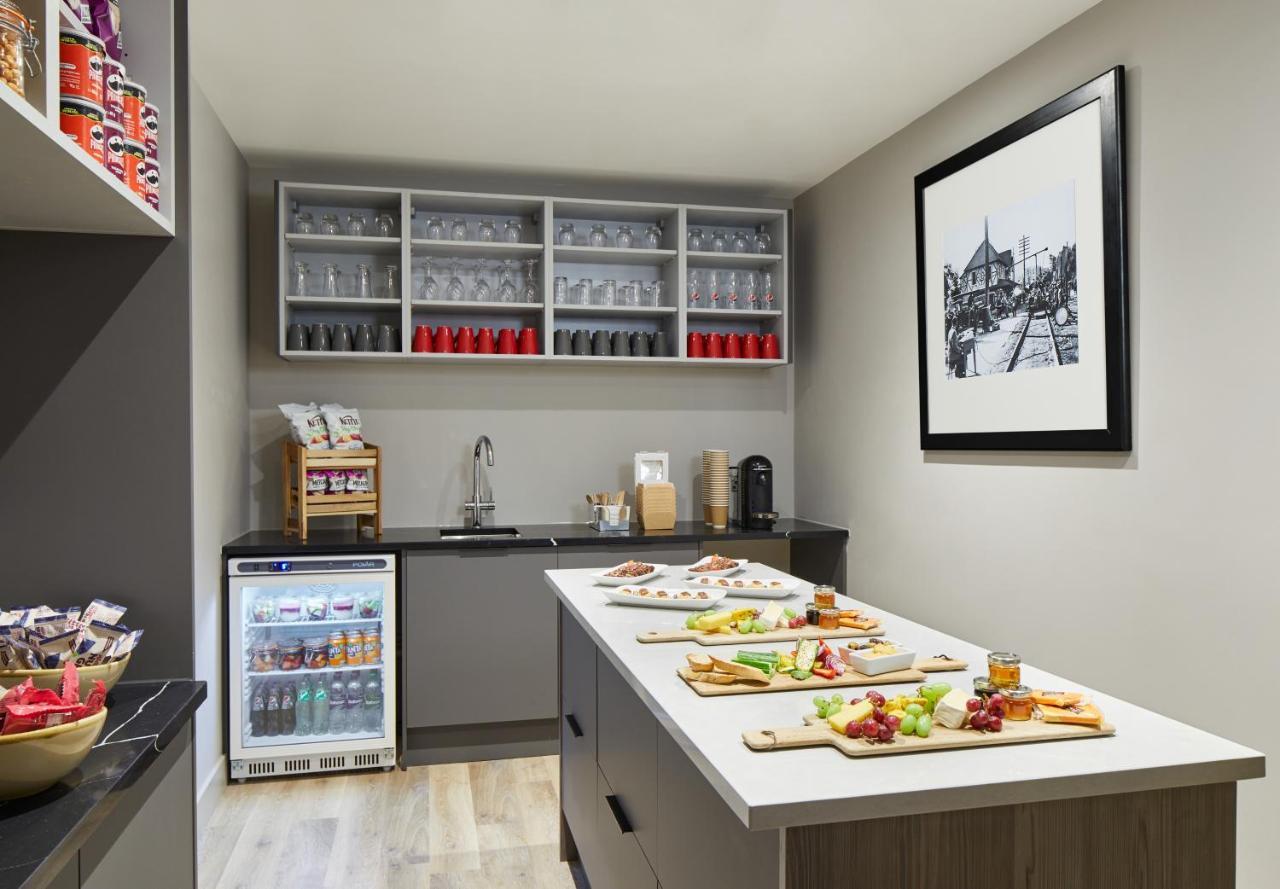 Delta Hotels By Marriott Cheshunt Broxbourne Buitenkant foto