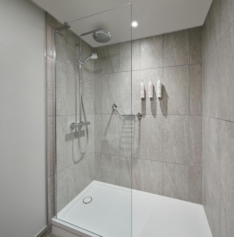 Delta Hotels By Marriott Cheshunt Broxbourne Buitenkant foto