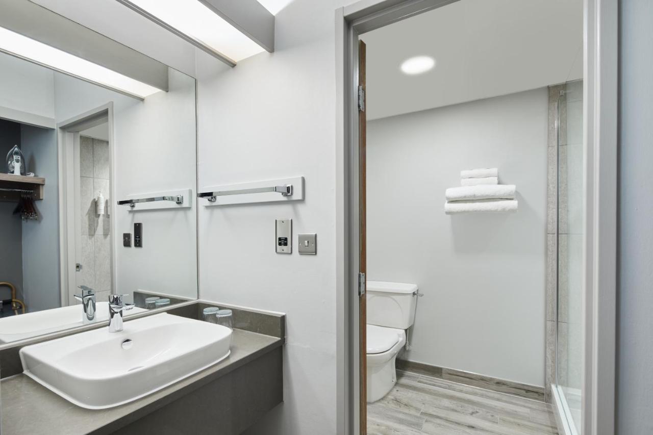 Delta Hotels By Marriott Cheshunt Broxbourne Buitenkant foto