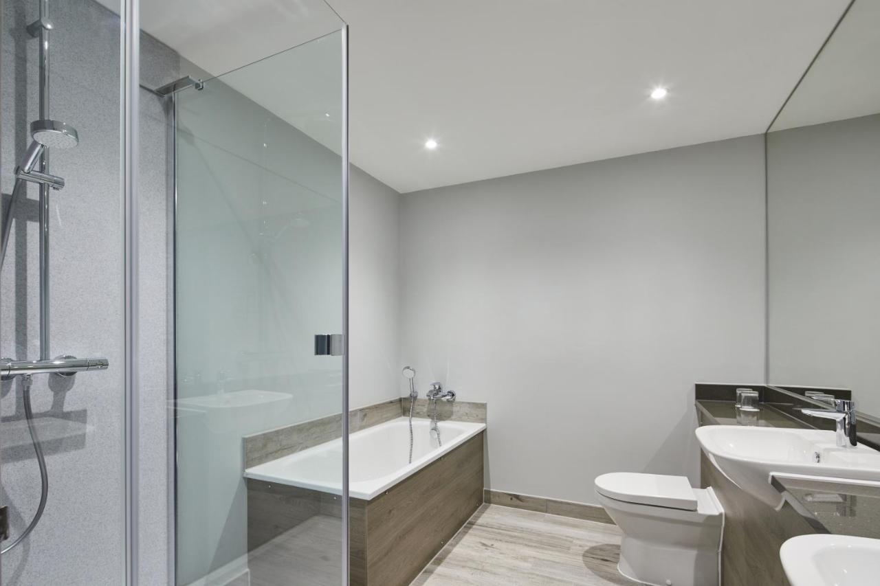 Delta Hotels By Marriott Cheshunt Broxbourne Buitenkant foto