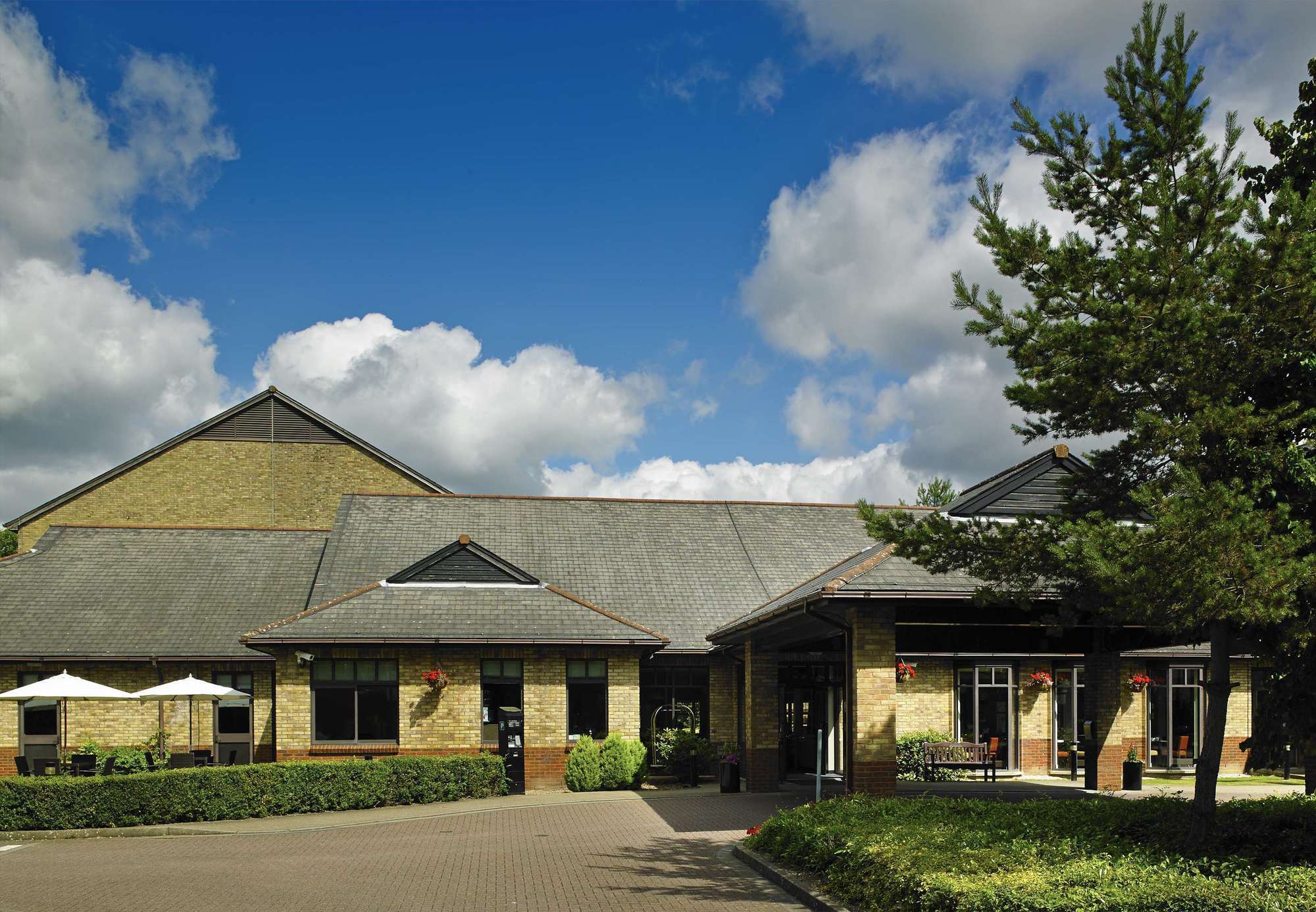 Delta Hotels By Marriott Cheshunt Broxbourne Buitenkant foto
