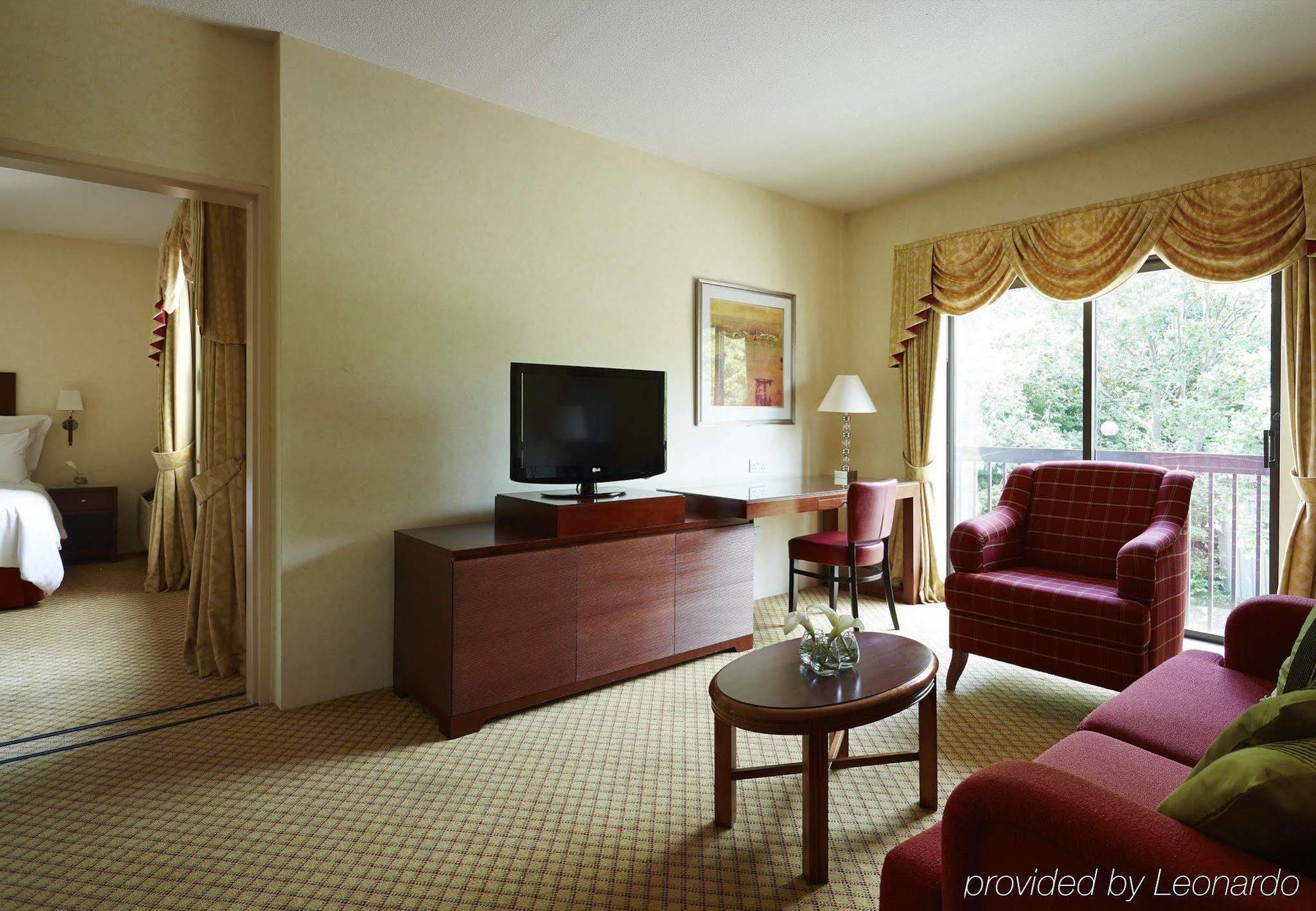 Delta Hotels By Marriott Cheshunt Broxbourne Buitenkant foto