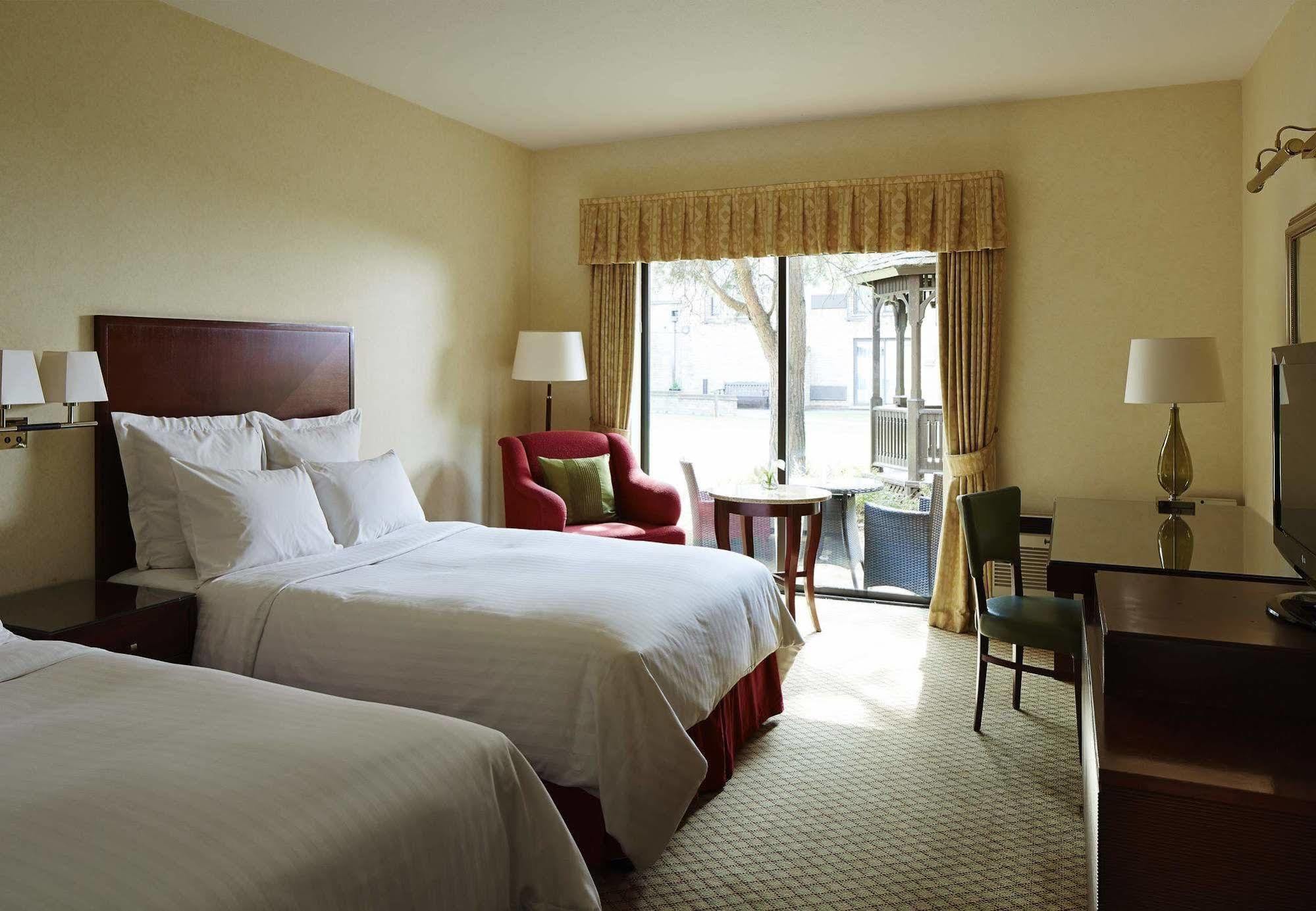 Delta Hotels By Marriott Cheshunt Broxbourne Buitenkant foto