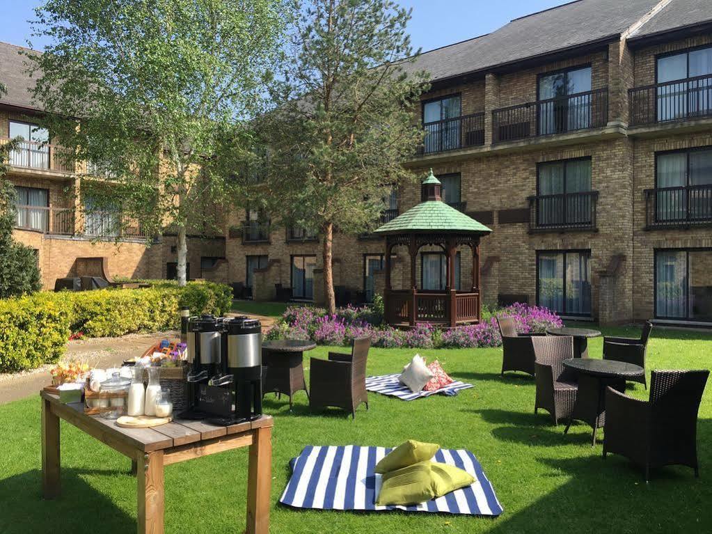 Delta Hotels By Marriott Cheshunt Broxbourne Buitenkant foto