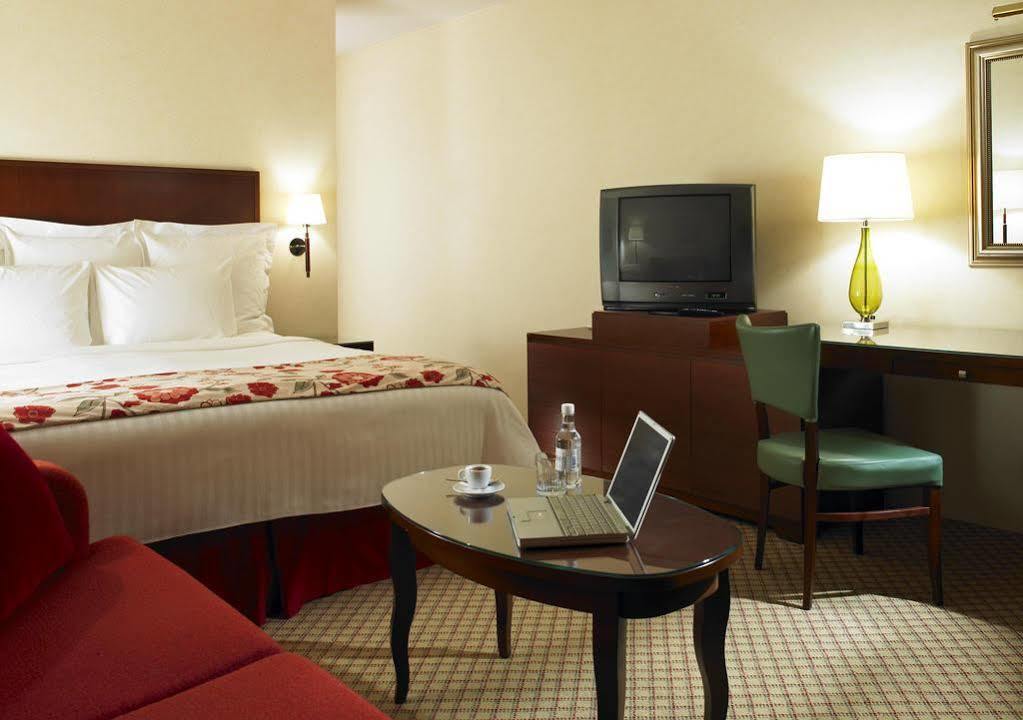 Delta Hotels By Marriott Cheshunt Broxbourne Buitenkant foto