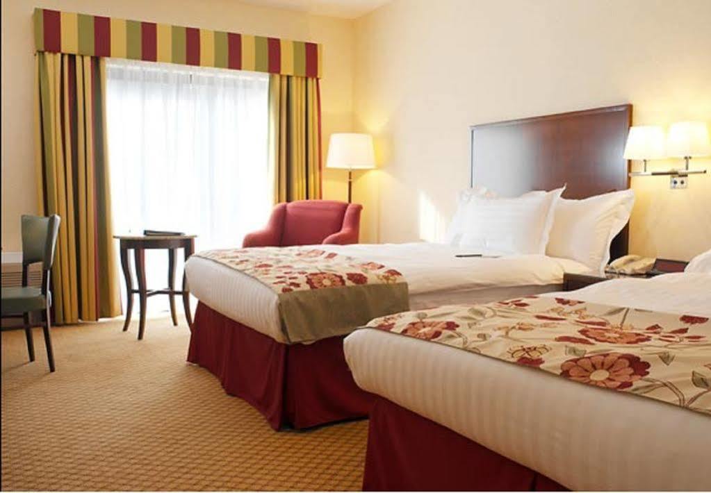 Delta Hotels By Marriott Cheshunt Broxbourne Buitenkant foto