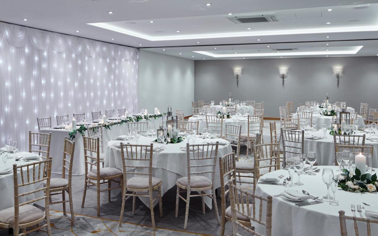 Delta Hotels By Marriott Cheshunt Broxbourne Buitenkant foto